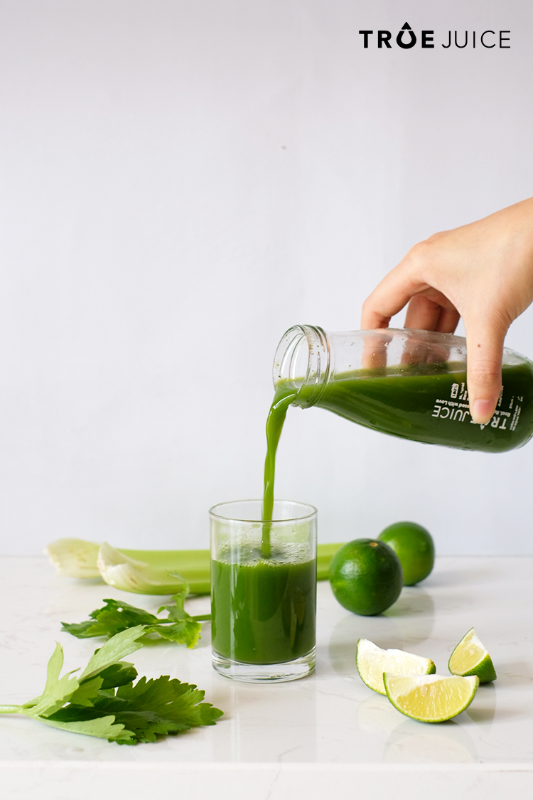 dung-pha-nuoc-vao-juice